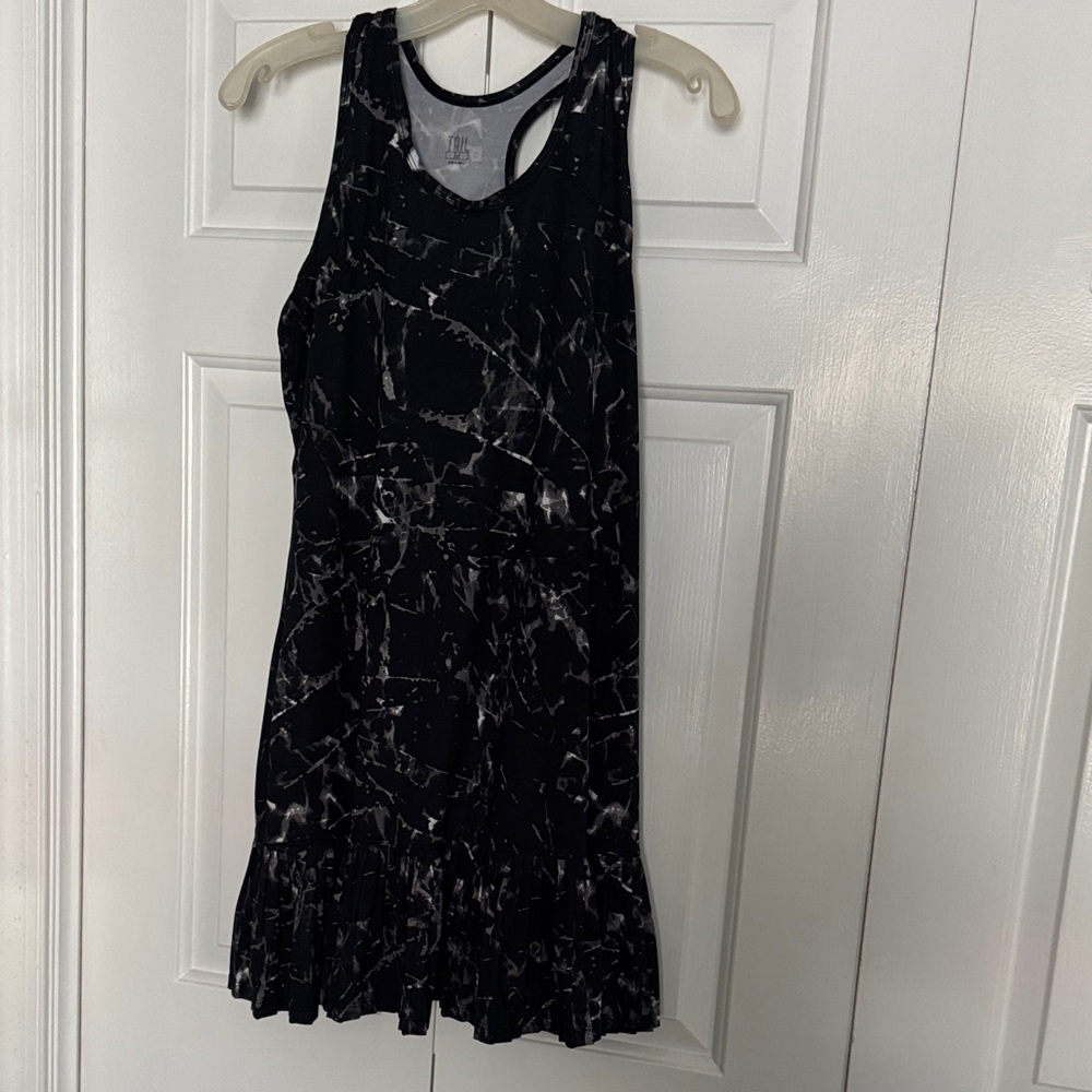 Tail Black and White tie dyed tennis dress. Medium with ruffle bottom